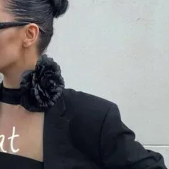 BLOGGER'S FAVE! Zara Flower Scarf NWT - Picture 6 of 11